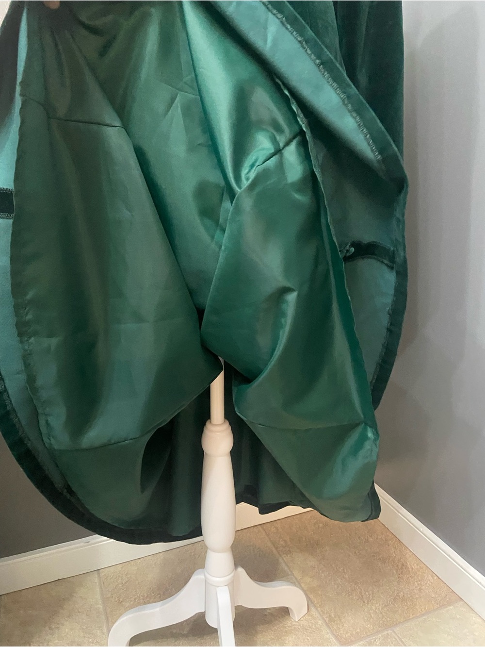Vintage LAURA ASHLEY Emerald Green Velvet Maxi Dress W/Button Open Back 10 - Picture 8 of 17